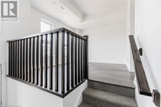 199 Burke St in Waterdown, ON - Building Photo - Building Photo
