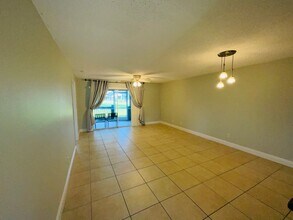 1617 NE Nautical Pl in Jensen Beach, FL - Foto de edificio - Building Photo