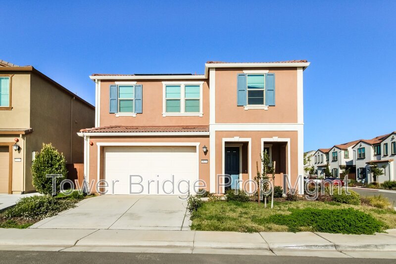 8829 Classical Wy in Elk Grove, CA - Building Photo