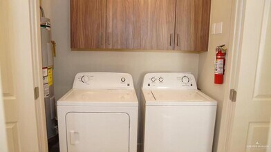 1408 Deer Hls, Unit 4 in Edinburg, TX - Building Photo - Building Photo