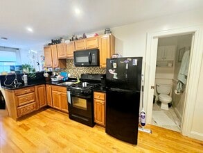 61 Joy St, Unit 1 in Boston, MA - Foto de edificio - Building Photo