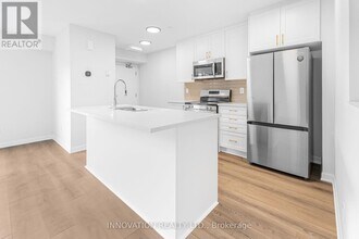 801 Glenroy Gilbert Dr in Ottawa, ON - Building Photo - Building Photo