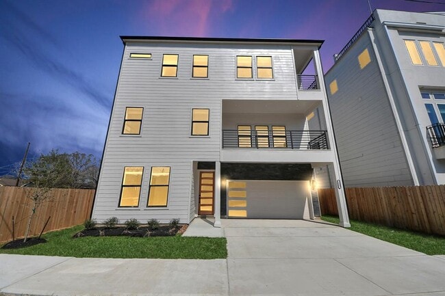 3005 Hawkins St in Houston, TX - Building Photo - Building Photo