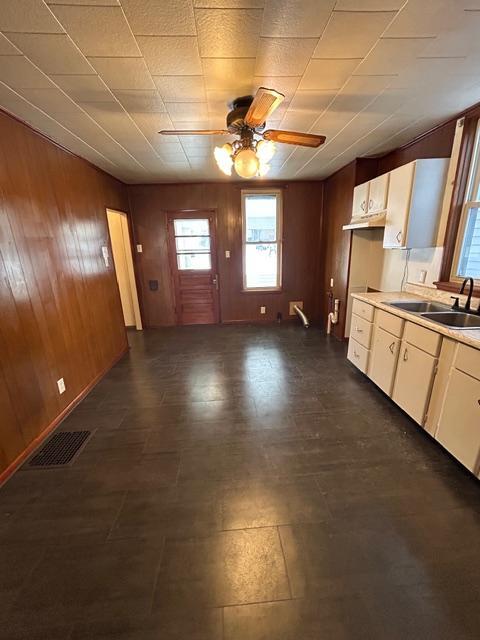 719 Crescent Ave in Ellwood City, PA - Building Photo - Building Photo