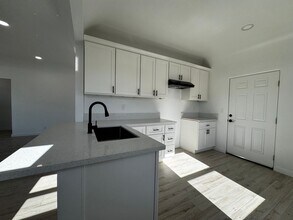 123 Linda Vista Dr in Bakersfield, CA - Building Photo - Building Photo