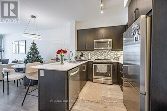 65 Oneida Crescent in Richmond Hill, ON - Building Photo - Building Photo