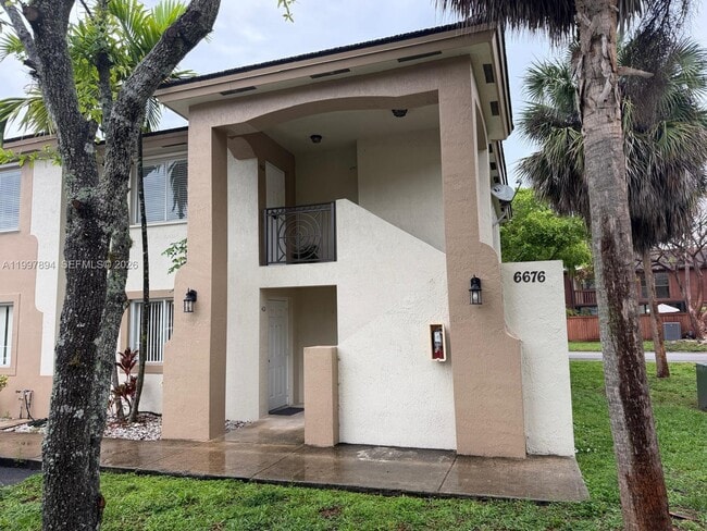 6676 SW 115th Ct in Miami, FL - Foto de edificio - Building Photo