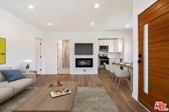 10992 Exposition Blvd in Los Angeles, CA - Foto de edificio - Building Photo