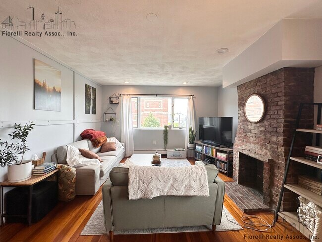 166 Webster St, Unit 3 in Boston, MA - Building Photo - Building Photo