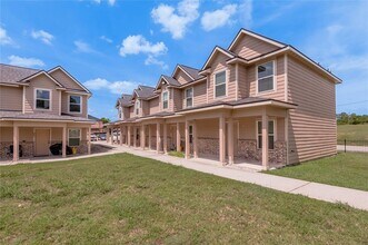 2002 20th St in Huntsville, TX - Building Photo - Building Photo
