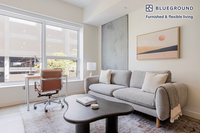 6390 De Longpre Ave