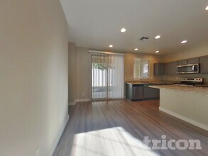 2638 E Danbury Rd in Phoenix, AZ - Building Photo - Building Photo