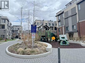 3550 Colonial Dr in Mississauga, ON - Building Photo