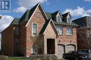 21 Ormsby Ct in Richmond Hill, ON - Building Photo