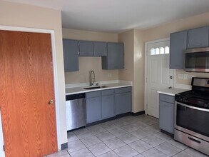 1316 Monroe St in Lake In The Hills, IL - Building Photo - Building Photo