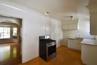 4224 Los Feliz Blvd in Los Angeles, CA - Building Photo - Building Photo