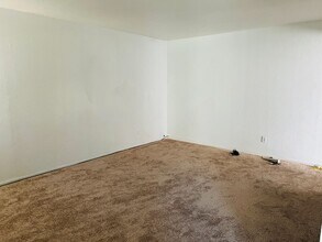 8240 Center Pkwy in Sacramento, CA - Building Photo - Building Photo
