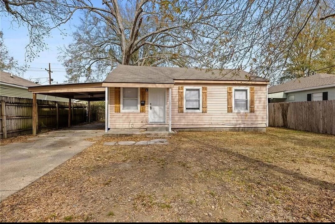 114 Rosewood Dr in Hammond, LA - Foto de edificio