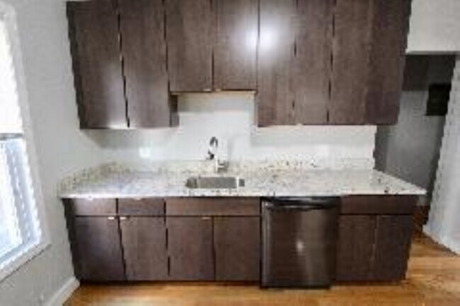 109 Pleasant St, Unit 4 in Boston, MA - Building Photo - Building Photo