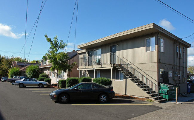 Campus Village in Eugene, OR - Foto de edificio - Building Photo