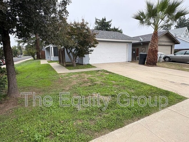 1642 N Goddard St in Visalia, CA - Foto de edificio - Building Photo