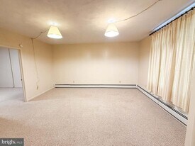 1516 Philadelphia Ave in Chambersburg, PA - Building Photo