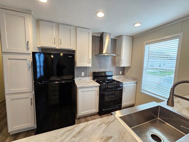 46000 Geddes Rd in Canton, MI - Foto de edificio - Building Photo