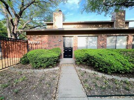 5759 Cedar Creek Dr in Benbrook, TX - Building Photo