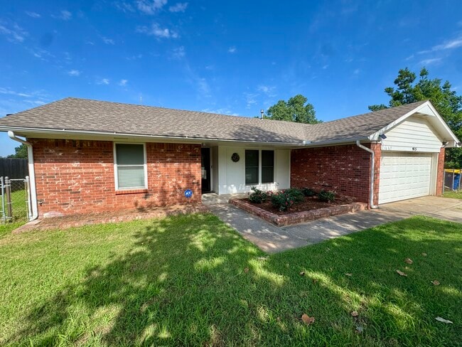 property at 915 Oak Hill Rd