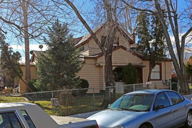 LaRue Apartments in Reno, NV - Building Photo - Building Photo