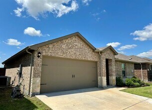 1854 Duskwood Dr in Lancaster, TX - Building Photo - Building Photo
