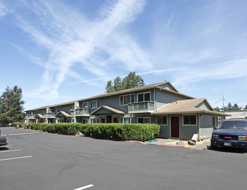 Greenfield Apartments in Milwaukie, OR - Building Photo