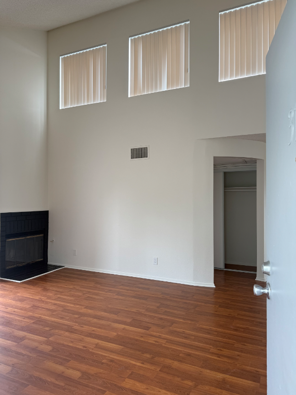 6825 Haskell Ave in Los Angeles, CA - Building Photo - Building Photo