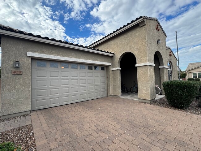 property at 4070 S Pearl Dr