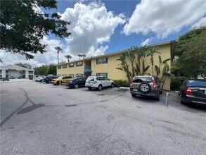 4290 Gulfstream Dr in Naples, FL - Building Photo - Building Photo