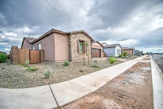 9640 W Monterey Way in Phoenix, AZ - Building Photo - Building Photo