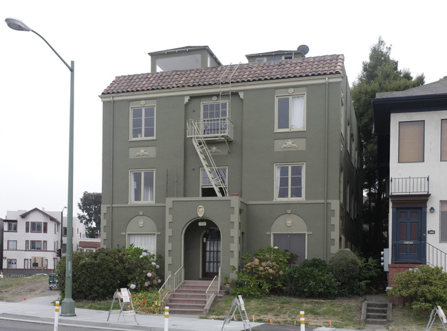 1500 Lakeshore Ave in Oakland, CA - Building Photo - Building Photo