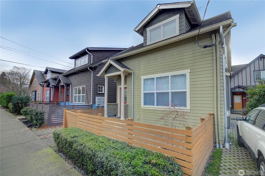 2213 NW 60th St in Seattle, WA - Building Photo