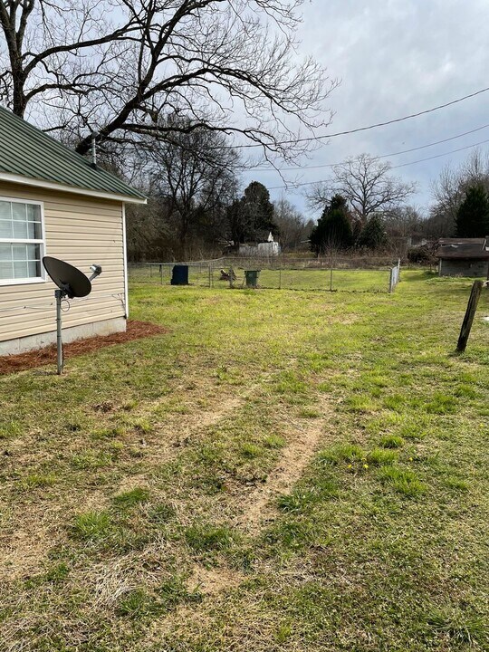 76 E Howard St NW in Kingston, GA - Building Photo