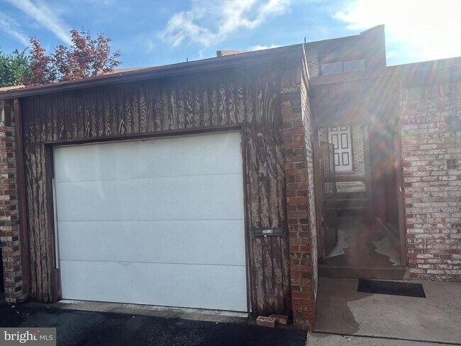 2045 N Glebe Rd in Arlington, VA - Building Photo - Building Photo