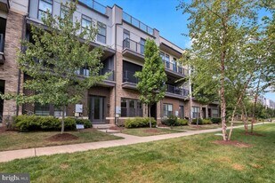 23088 Lavallette Square in Brambleton, VA - Building Photo