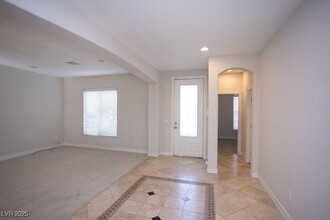 4909 N Madre Maria Ct in North Las Vegas, NV - Foto de edificio - Building Photo