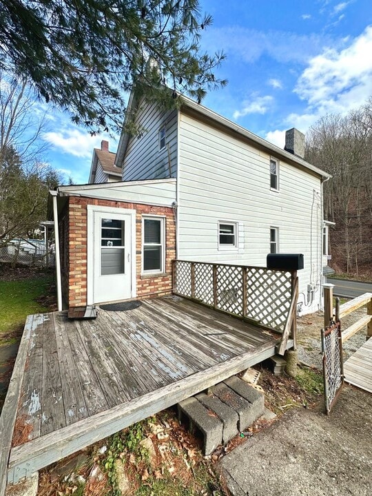 1615 Lynn Ave in Turtle Creek, PA - Building Photo