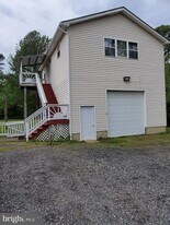 11115 Little Cove Point Rd in Lusby, MD - Building Photo