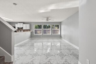 11838 Sardis Lake Dr in Tomball, TX - Building Photo - Building Photo