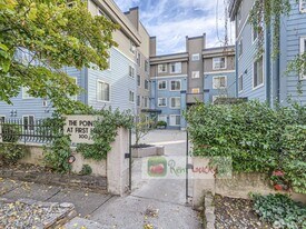 300 10th Ave in Seattle, WA - Building Photo