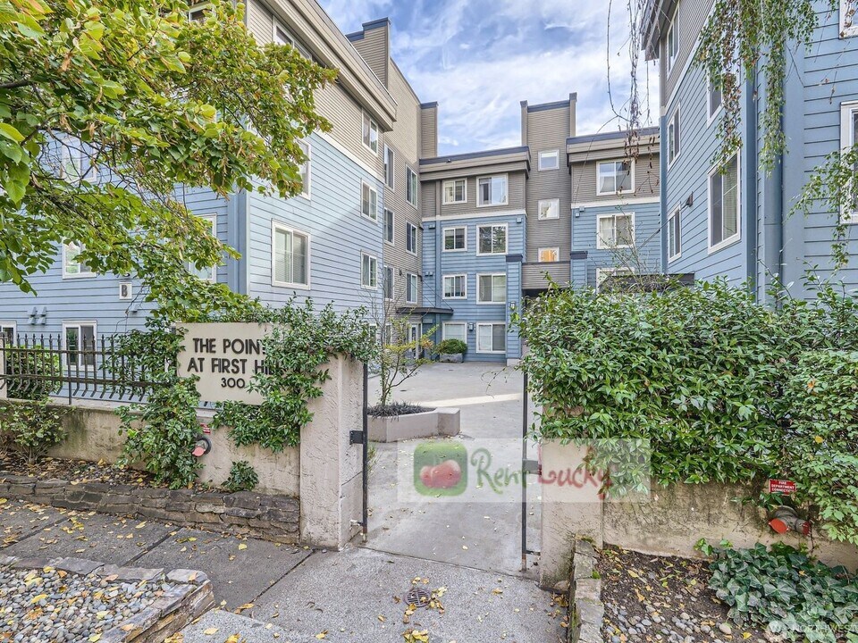 300 10th Ave in Seattle, WA - Building Photo