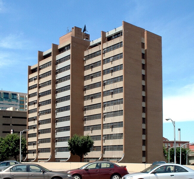 Morrison Towers in Harrisburg, PA - Foto de edificio - Building Photo