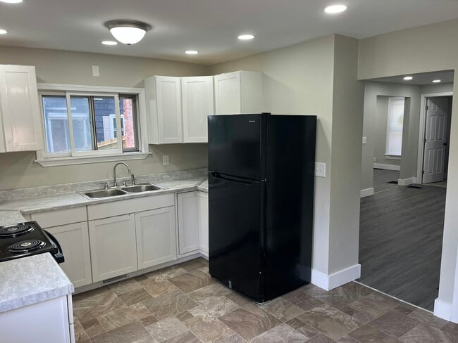13 Layton St in Lyons, NY - Building Photo - Building Photo