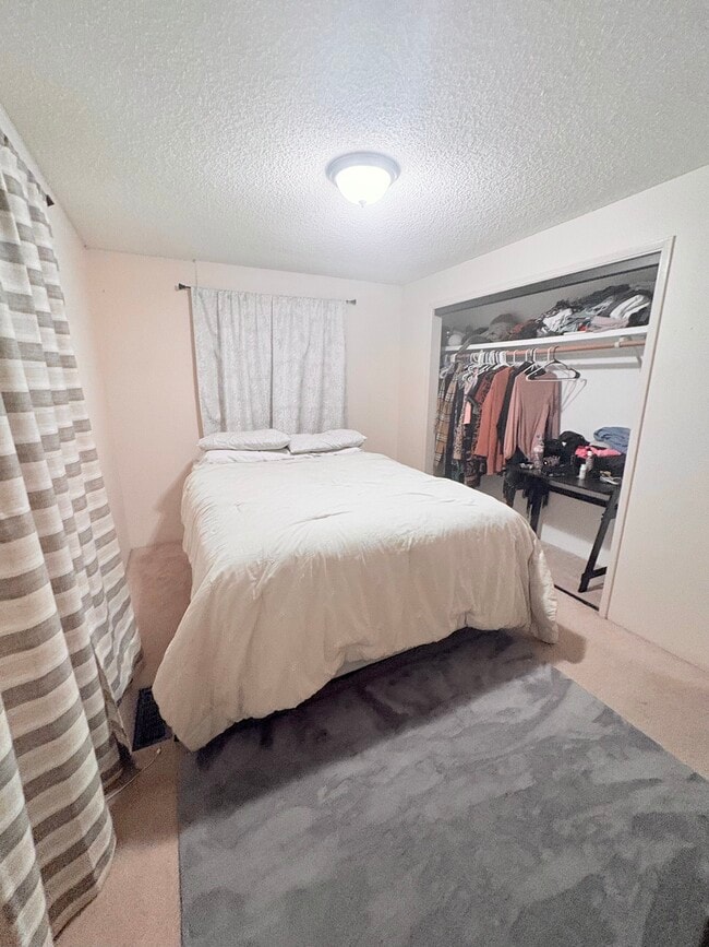 795 Oak Knoll Dr in Ashland, OR - Building Photo - Building Photo